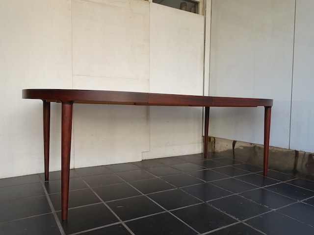 ROSEWOOD ROUND DINNING TABLE