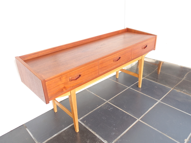 TEAK OAK LOW SIDEBOARD