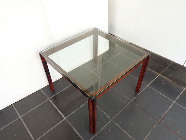 ROSE GLASS TABLE
