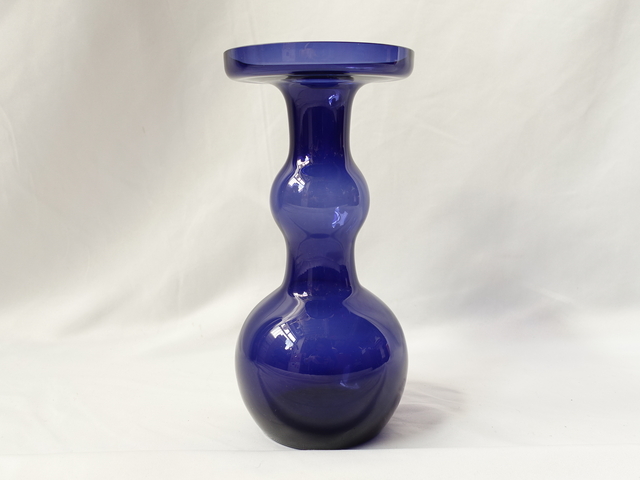 VIOLET VASE 1483