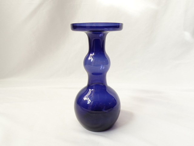 VIOLET VASE 1483