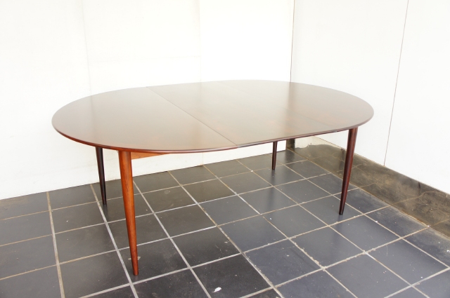 ROSEWOOD DINNING TABLE