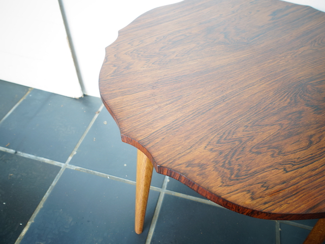 SMALL ROUND TABLE ROSE/OAK