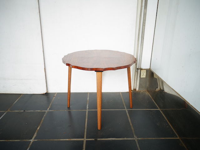 SMALL ROUND TABLE ROSE/OAK