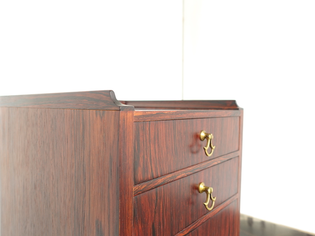SMALL ROSEWOOD CHEST