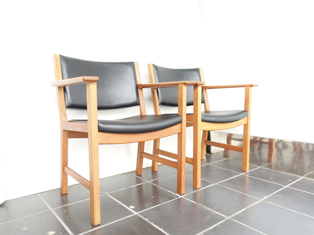 AP50 ARM CHAIR OAK