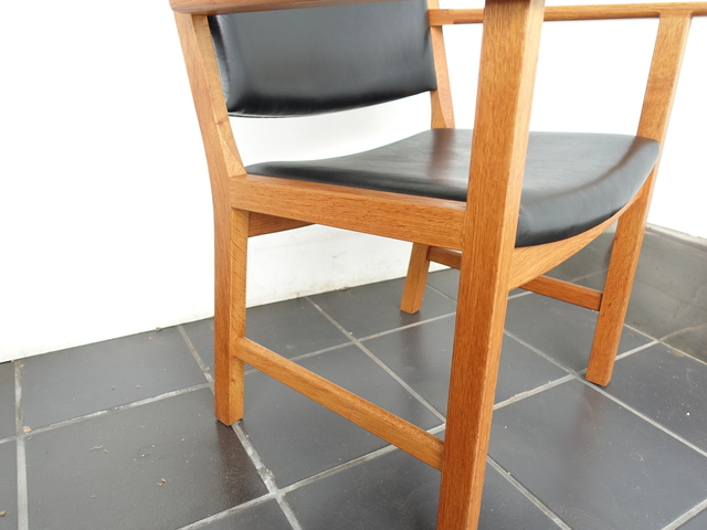 AP50 ARM CHAIR OAK