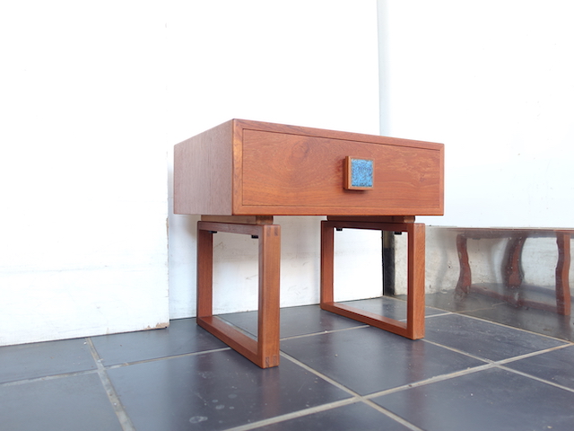 TEAK SMALL CHEST WI TILE