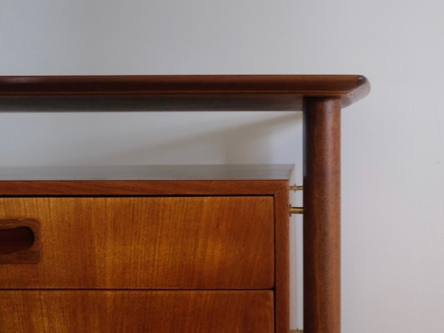 TEAK SMALL TABLE WITH 2DRAWERS