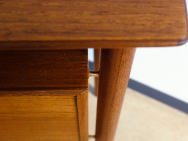 TEAK SMALL TABLE WITH 2DRAWERS