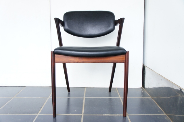 NO.42 ARM CHAIR ROSEWOOD