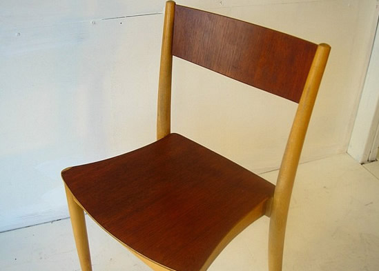 STACKING CHAIR