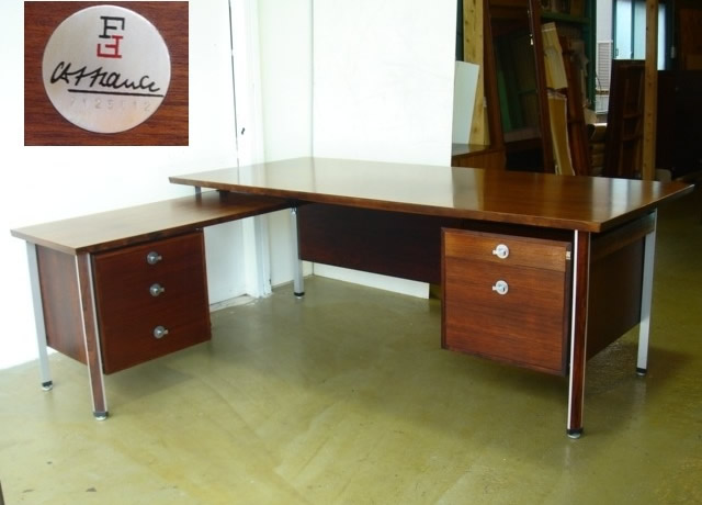 DIPLOMAT DESK